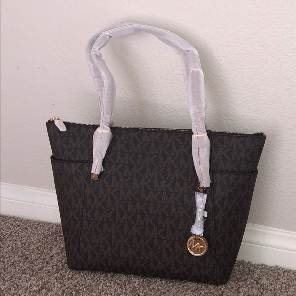 👜 NWT Jet set item Large EW TZ Tote